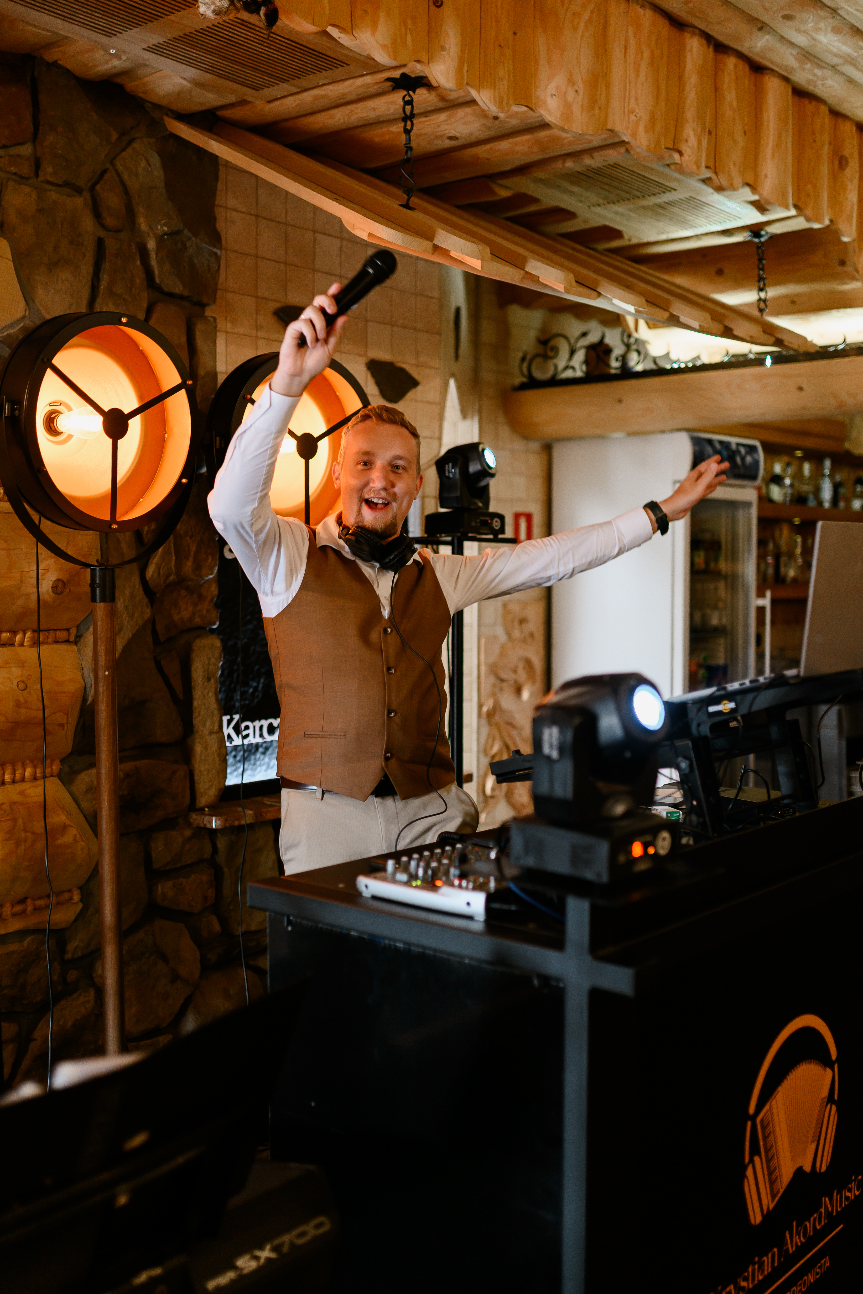 DJ na scenie - kopia